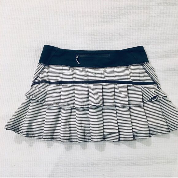 lululemon athletica Dresses & Skirts - Lululemon pace setter tennis skirt 6 Grey & white